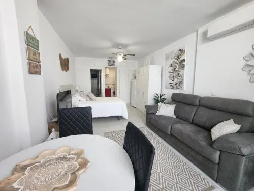 Estudio en Urbanización naturista con piscina junto al mar