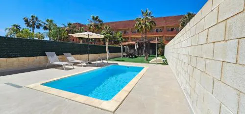 Homes of Spain, Apartamentos Paraíso Vera Playa, Fatu Hiva, Bajo A con piscina privada en jardín privado, PRIMERA LINEA de PLAYA, WIFI