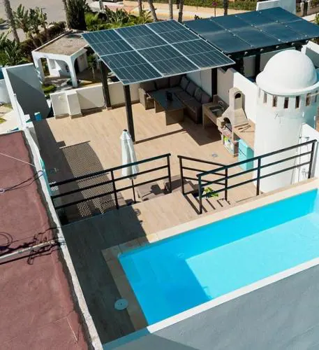 Penthouse with private pool, barbecue, 50 meters from the beach