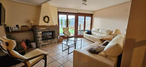 Chalet 4d en Panticosa en urbanización con piscina y padel
