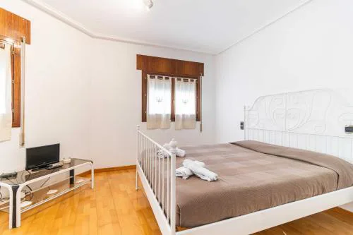 Amplio apartamento junto a la Basílica del Pilar by CABANA Rentals