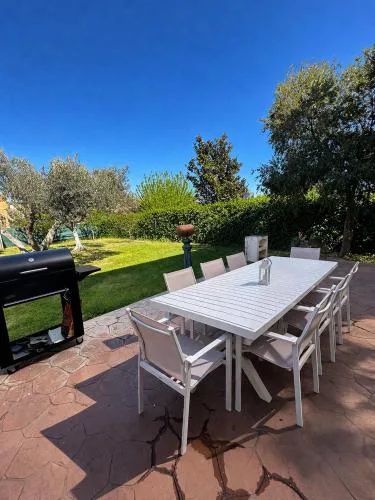 Amplio y Comodo Chalet en Zaragoza con pistas de tenis