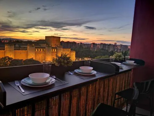 La balconada de la Aljafería con parking privado