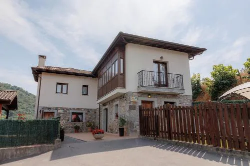 Casa Emeterio, habitaciones con baño en Cangas de Onís