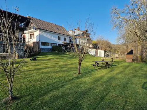 vivienda vacacional con jardín y barbacoa