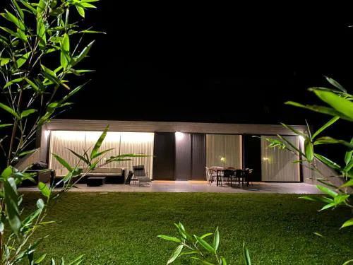 La Casa de Hierba - Casa de campo de diseño con jardín y wifi cerca de las playas de Llanes