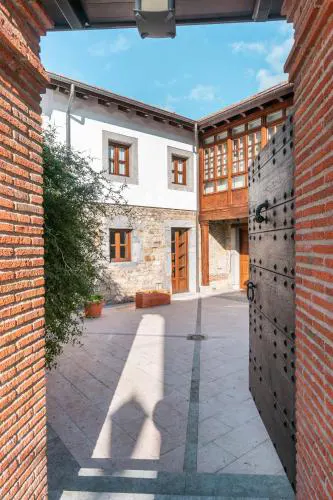 LA CASA DE LA RIBA