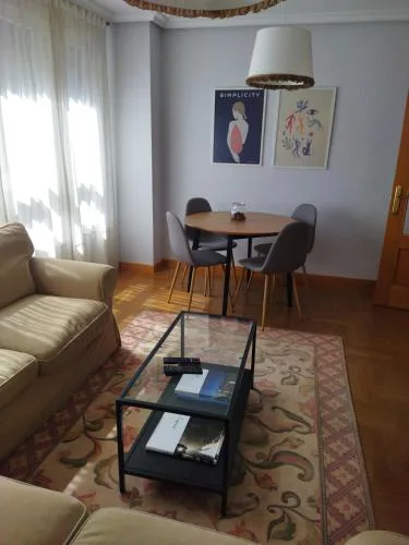Céntrico apartamento Oviedo Parking y wifi gratuitos Admite mascotas