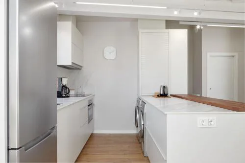 H SUITE4A by Smiling Rentals