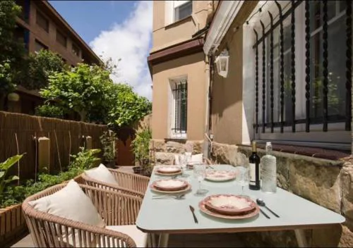 Large terrace 3 minutes from the beach