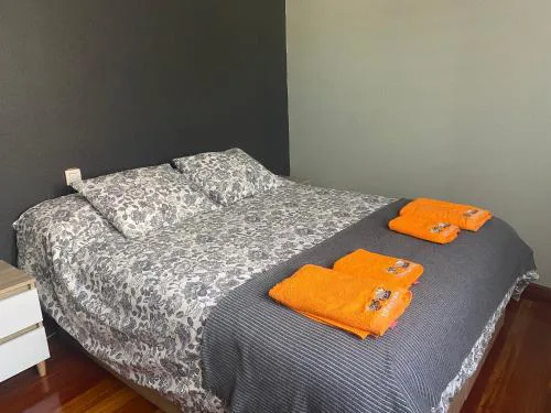 Amezola 2- Habitación con baño exterior de uso privado en casa compartida
