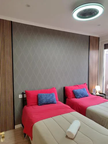 CENTRAL ROOM