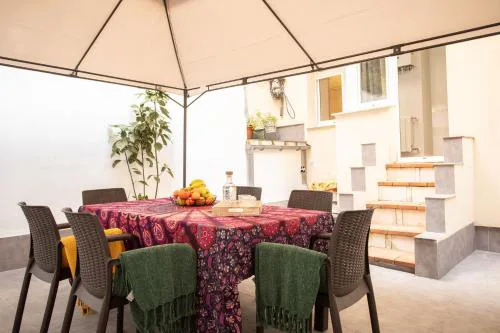 Lugar especial, gran patio, junto al ayuntamiento