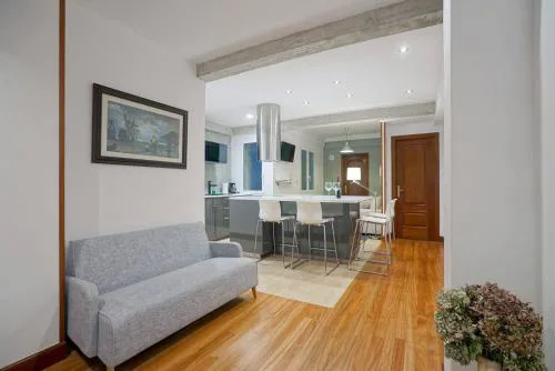 Amplio apartamento en Gros con parking privado