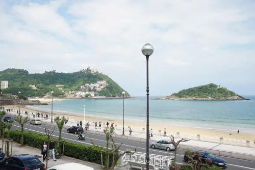 BREATHTAKING TERRACE VIEWS in luxury apartment - by www,SanSebastianApartments,es