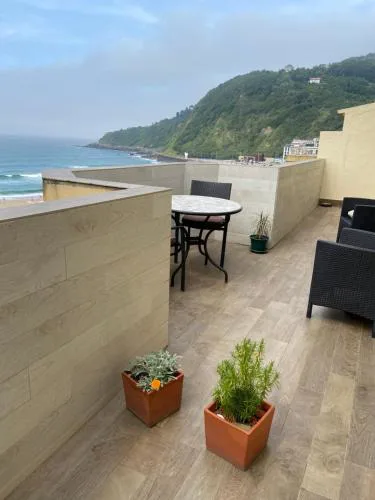 BrisasVTsansebastian In Zurriola Beach, Penthouse, sea views