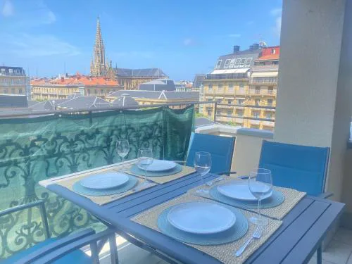 Mikain Terrace Cathedral View with Free Parking & Air Cond