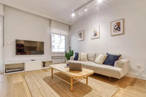 MONTHLY TRIUNFO by SWEET HOME SAN SEBASTIAN