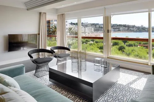 Playa de La Concha 10 by FeelFree Rentals