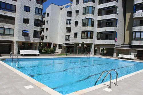 Apartamentos Zarautz Playa4, con piscina y garaje