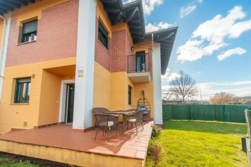 La Casa del Columpio, Comillas