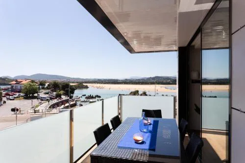 Apartamentos Playa De Los Barcos
