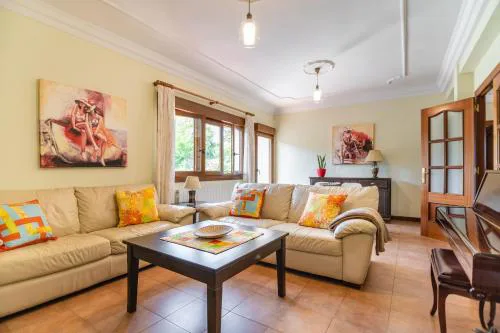 Apartamentos privados con jardín y barbacoa compartida en Laredo