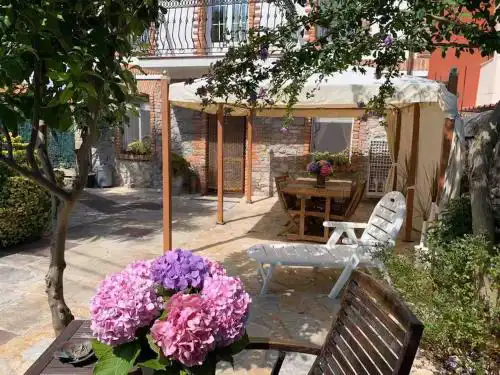 Apartamento con jardín