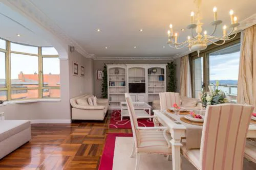 Apartamento Luminoso Cerca Playa Sardinero Con Parking Privado