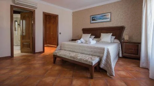 Caserío de Aljibillos 5 hab 8 camas 4 baños