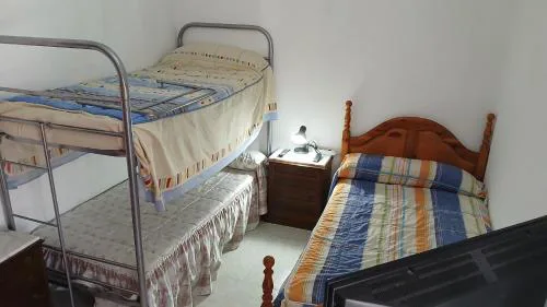 Habitacion Privada Triple con camas Individuales Toledo