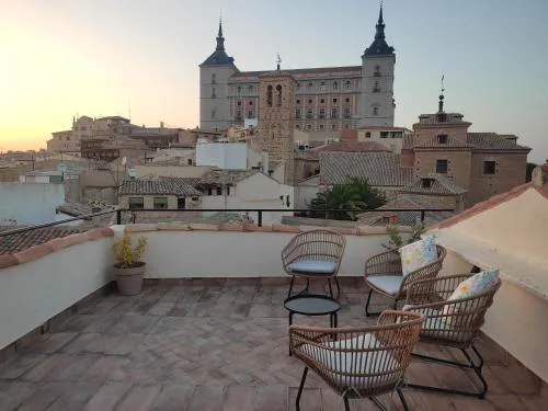 La Casa Toledana - patio y terraza con vistas