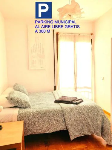 NO FIESTAS, 5 DORMITORIOS Solo familias, parejas o trabajo PARKING Público Gratis a 300m
