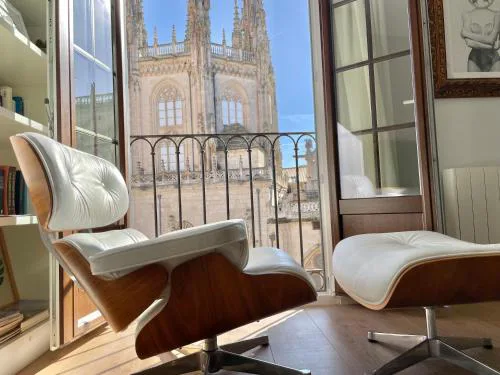 Tocando la Catedral by Catedral Camino Suites