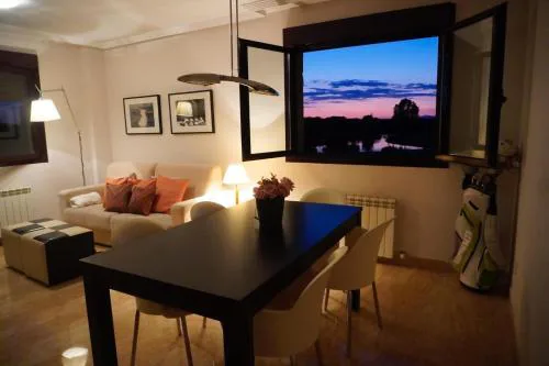 CASA CON VISTAS AL LAGO GOLF LEON