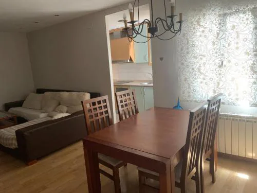 PISO JUNTO a PAZA MAYOR DE 3 HABITACIONES