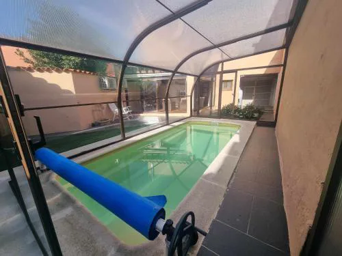 CASA ERNESTO. Piscina Climatizada, porche y garaje