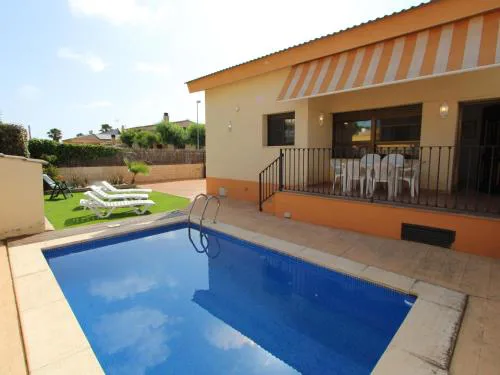 Casa con Piscina Privada y Se Admiten Mascotas - ES-184-67