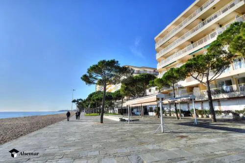 Catalunya Apartament per 4 persones en edifici del passeig marítim amb vistes sobre la Vall d'Aro