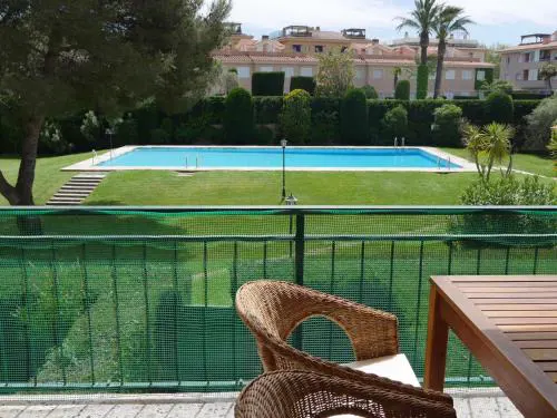 Cómodo apartamento en S'Agaró con terraza y piscina - ES-298-9
