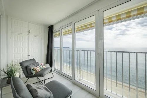 Elegante apartamento con vistas frontales al mar en Platja d'aro