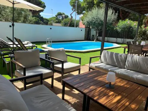 Villa 10 people, 150 m from the sea, pool and garden