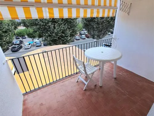 Apartamento céntrico en Empuriabrava, a 600m de la playa, con balcón y aire acondicionado. - ES-228-188
