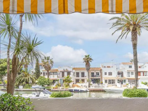 Apartamento con Parking y Vista al Canal - HISP-288-64
