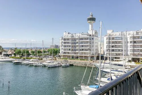 Apartamento con vistas a mar y canal. Empuriabrava