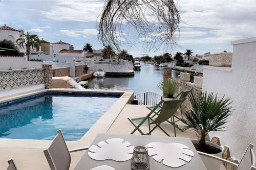 Casa Serenity au canal avec piscine et amarre