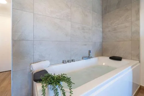 Estudio con jacuzzi y vistas al mar