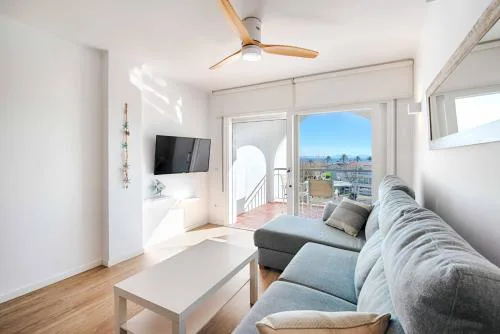 Estudio moderno con terraza y vistas al Mar