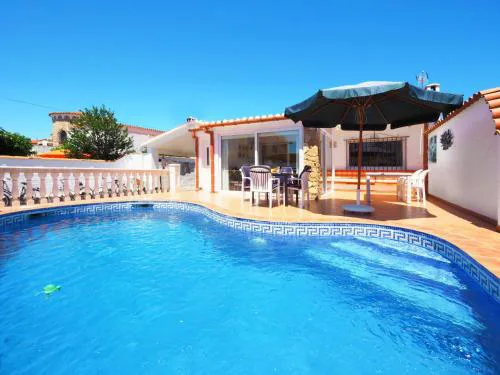 Holiday Home Peni by Interhome