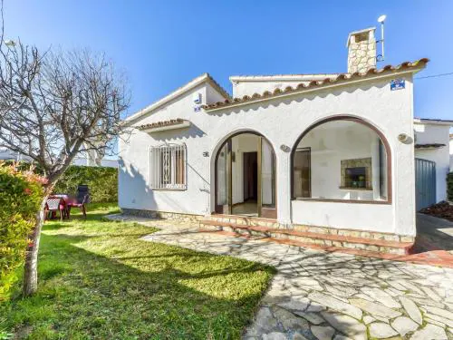 Holiday Home Requesens by Interhome